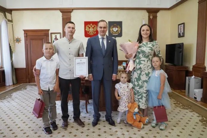 Семья Соколовых из Новой Пырмы Кочкуровского района стала победителем конкурса «Семья года Республики Мордовия — 2025» Семья Соколовых из Новой Пырмы Кочкуровского района стала победителем конкурса «Семья года Республики Мордовия — 2025»